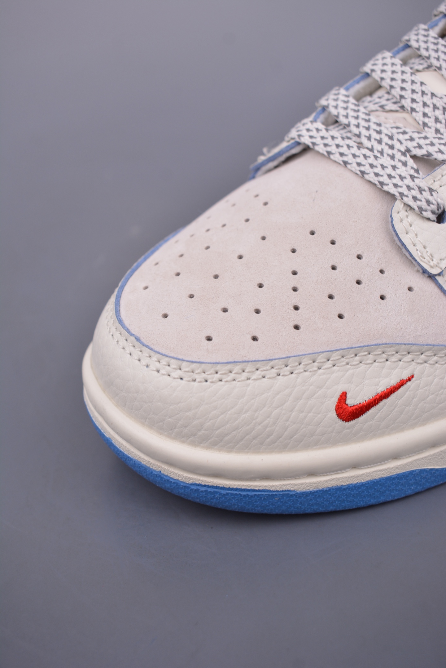 Supreme x Nike SB Dunk Low sneakers Off-white and blue SC9207-411
