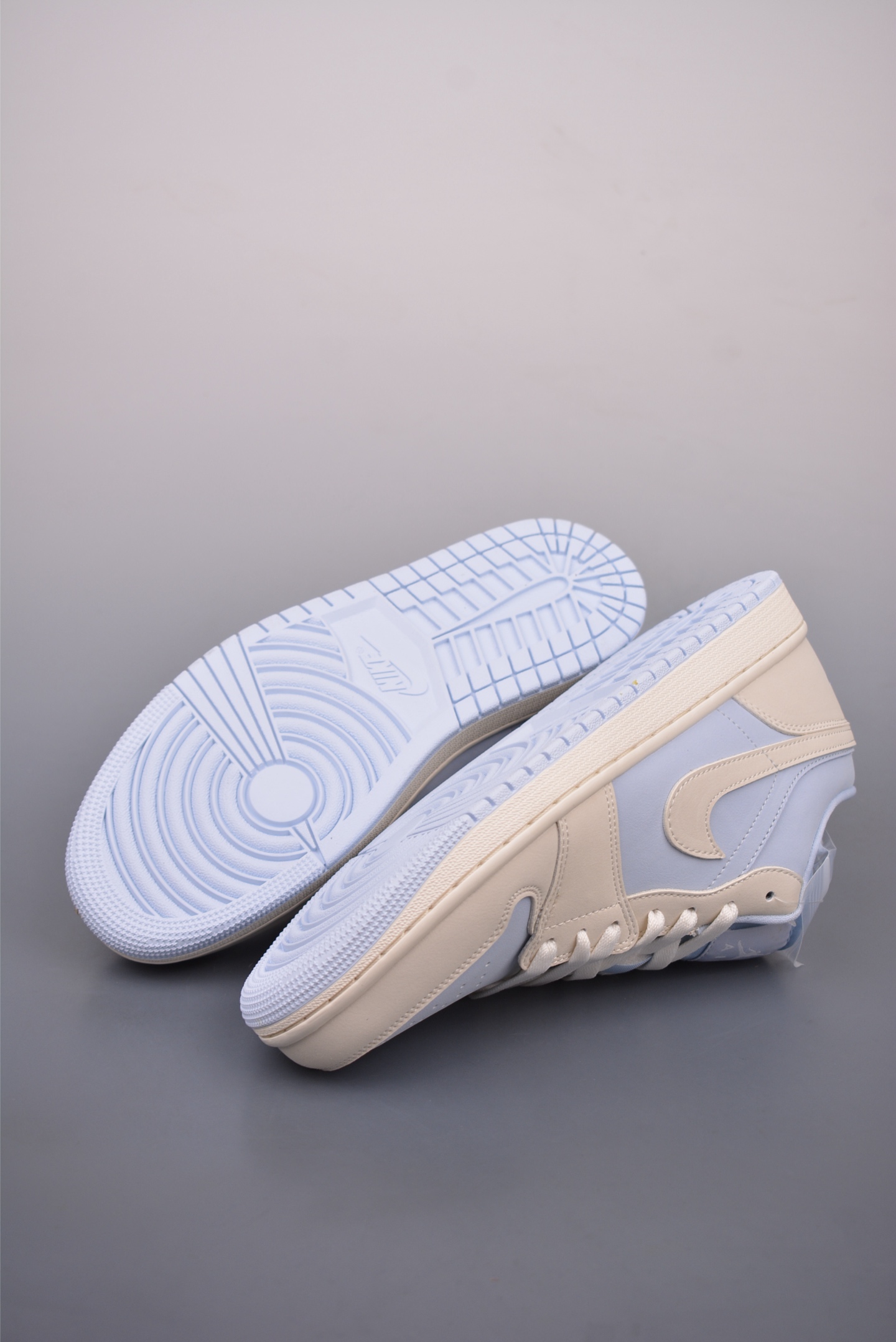 Nike Wmns Air Jordan 1 Low GS White Blue Gray IB4003-407