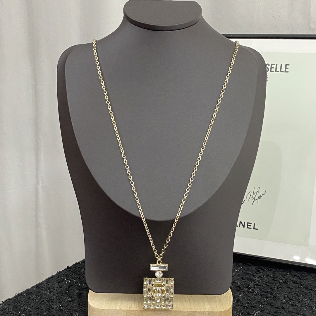 CHAN 23 rhinestone perfume bottle necklace