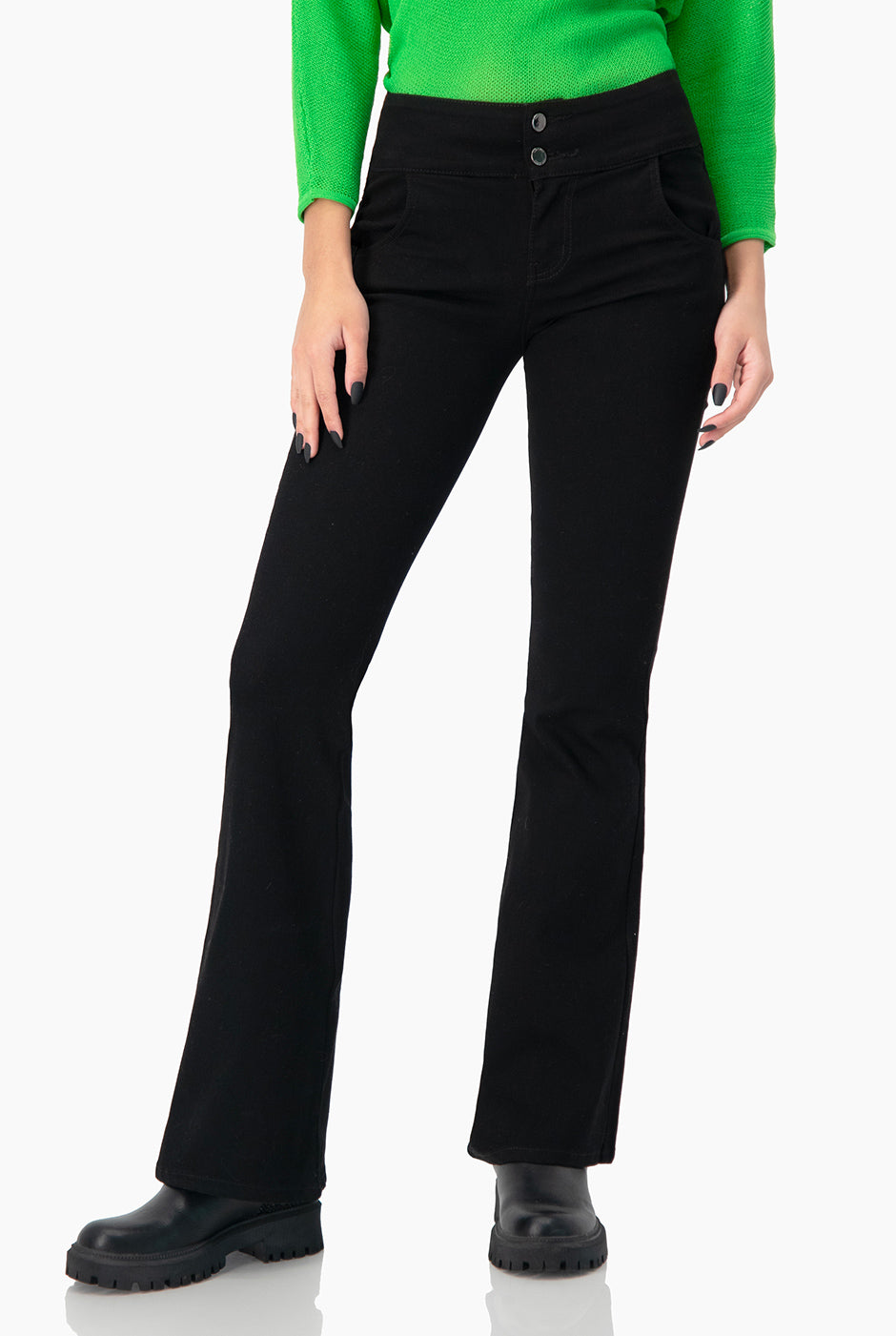 Jeans acampanado con doble boton