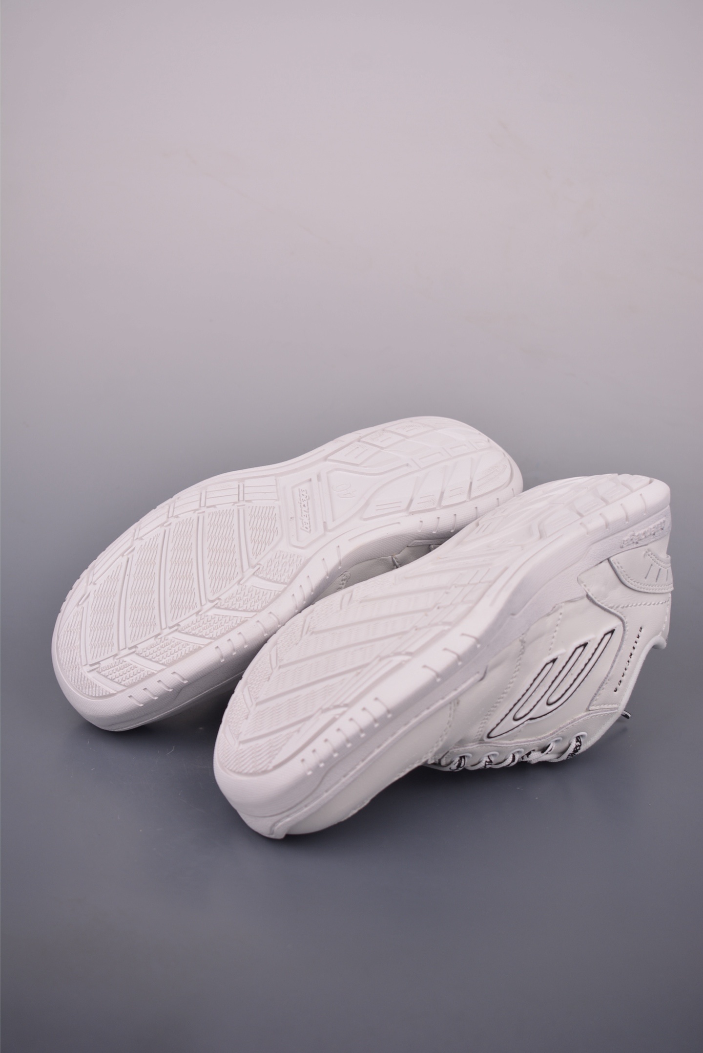 Balenciaga Hamptons Warn-Out 