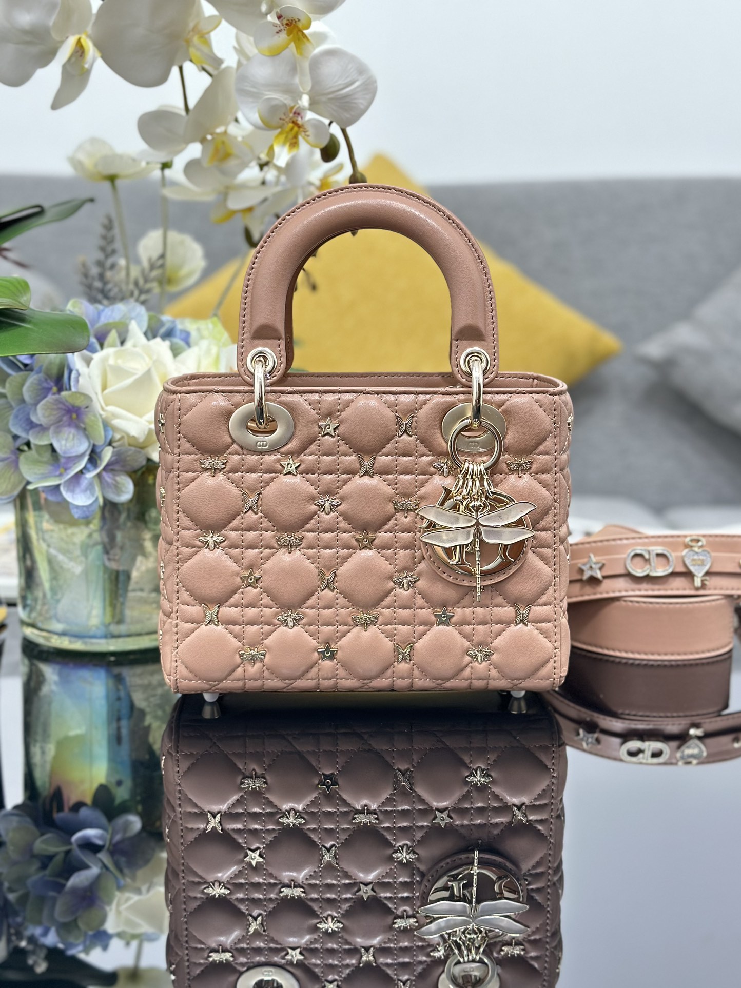 Dior Lady Dior My Four-grid Dragonfly Stud Pink Lady Dior Bag M0538