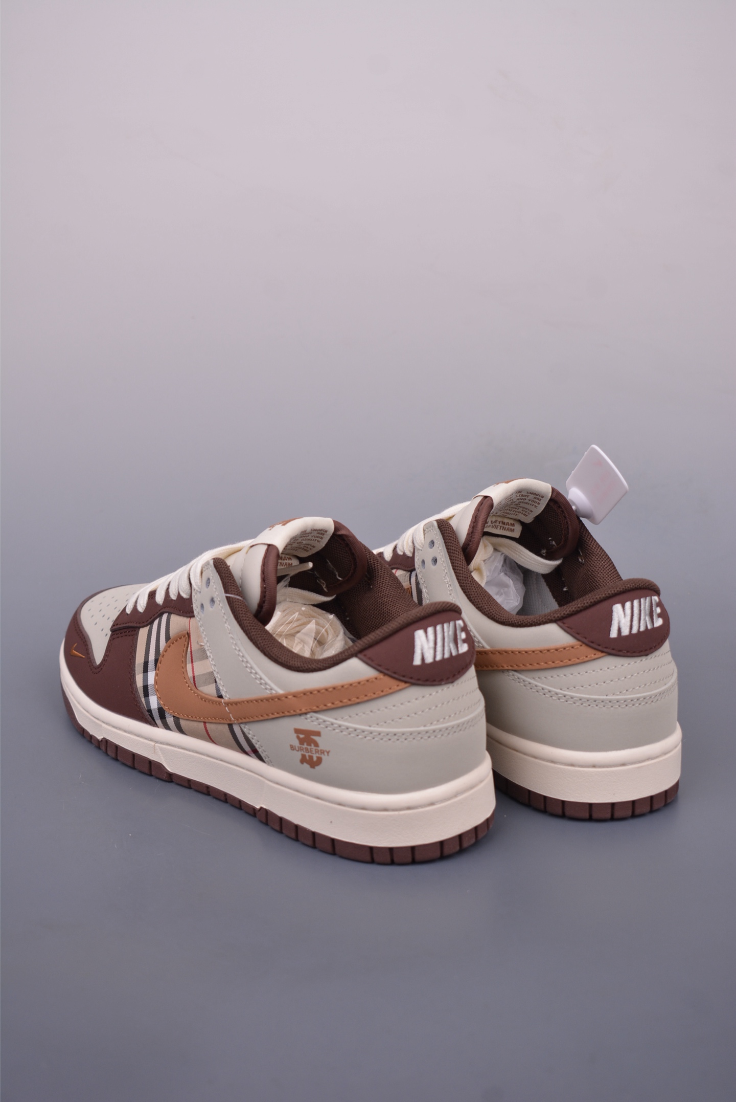 BURBERRY x Nike SB Dunk Low 