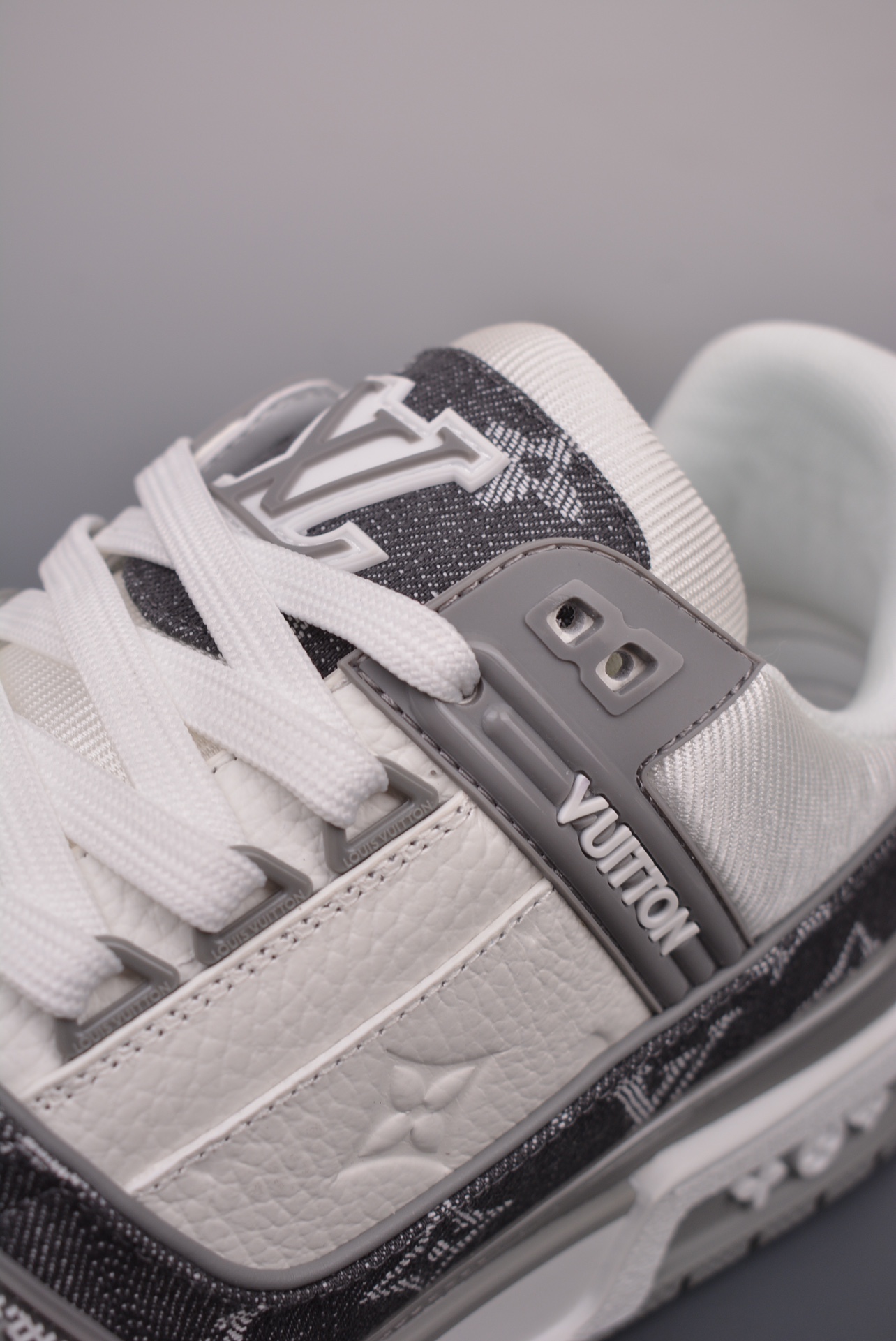 Louis Vuitton Trainer Sneaker Low Grey and White Denim Jacquard 1ADF5C