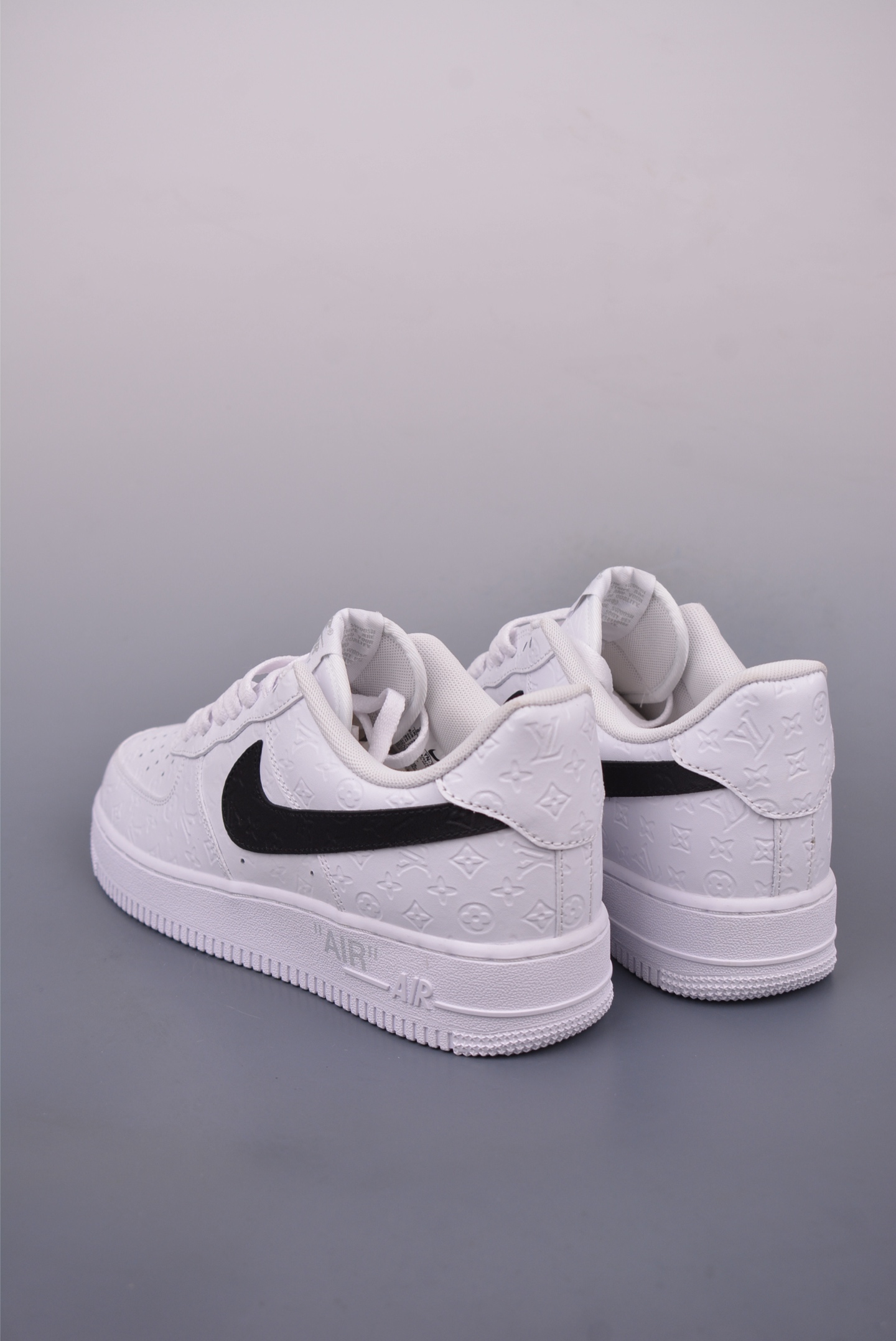 Louis Vuitton x Nike Air Force 1 07 LV8 Low Sneakers White and Black Print YN7698-111