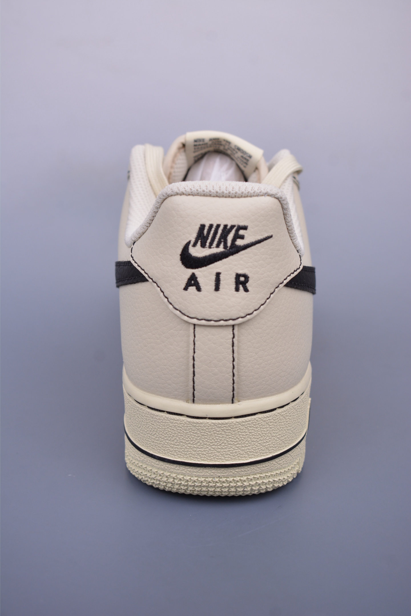 Nike Air Force 1 07 Low Sneakers Off-White and Black HQ2037-200