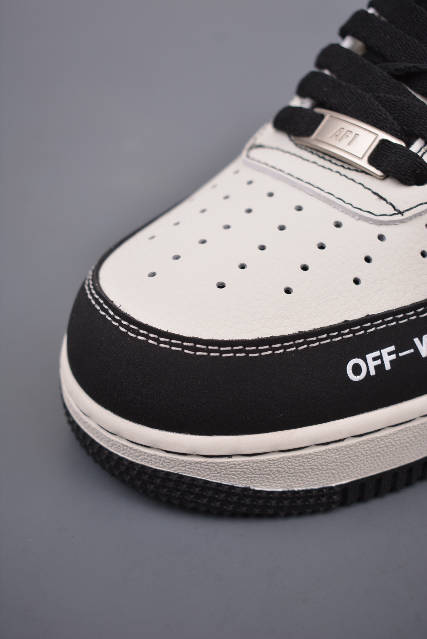 OFF WHITE x Nike Air Force 1’07 Low Leather Black and White KY8899-109