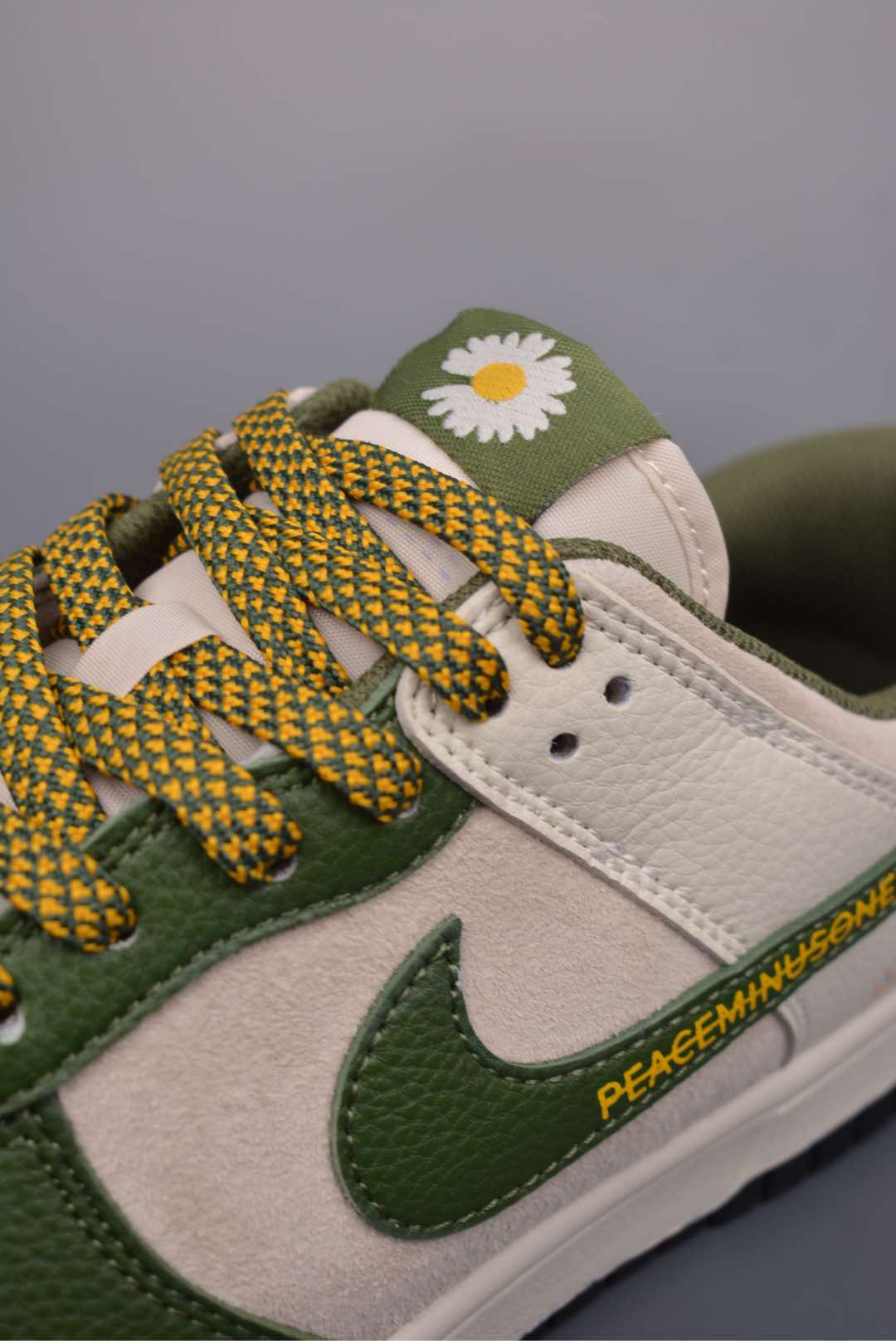G-Dragon PEACEMINUSONE x Nike SB Dunk Low Dark Green Off-White DJ2024-072