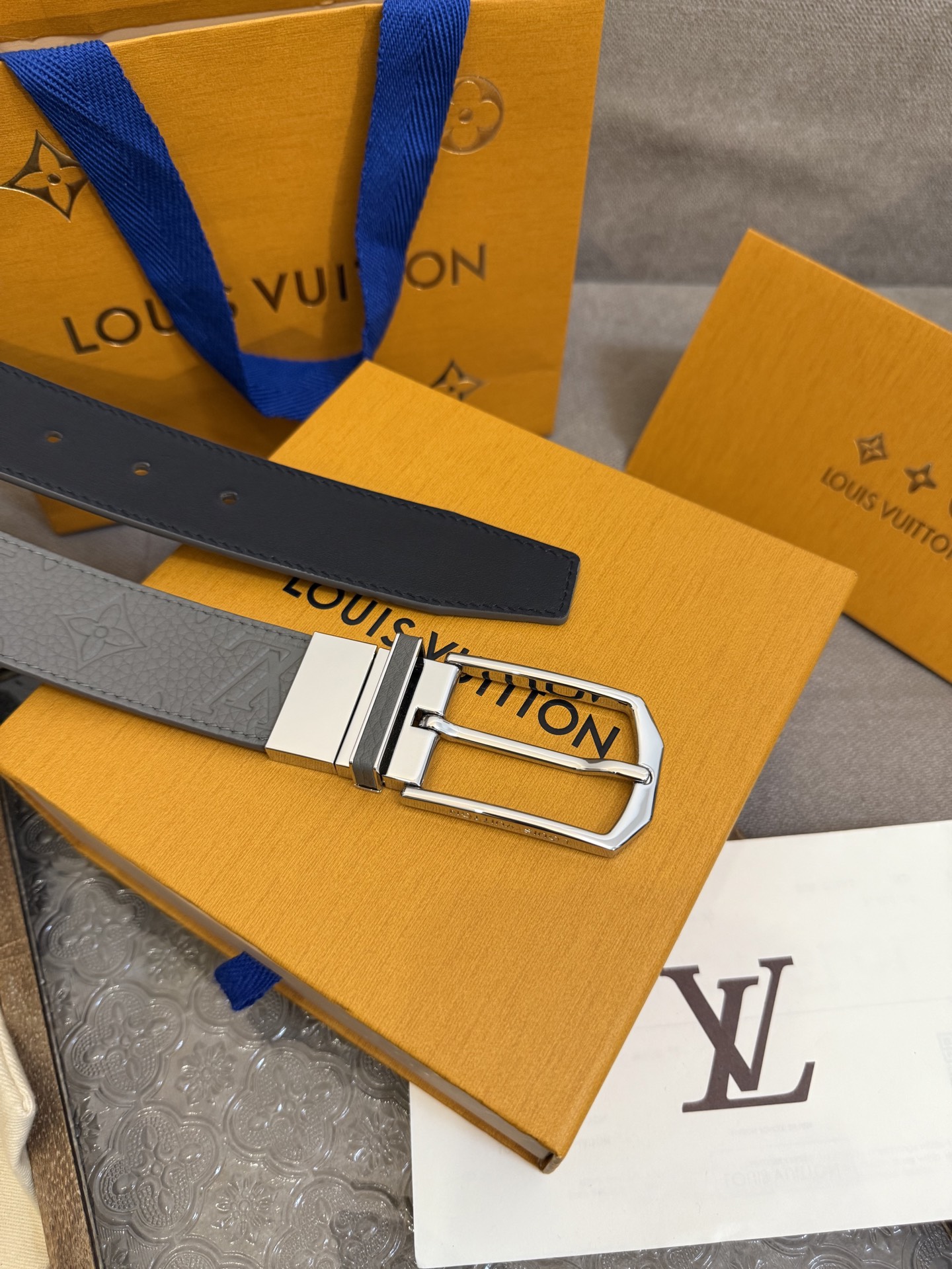 Louis Vuitton embossed cowhide double-sided men's belt, 3.5cm wide