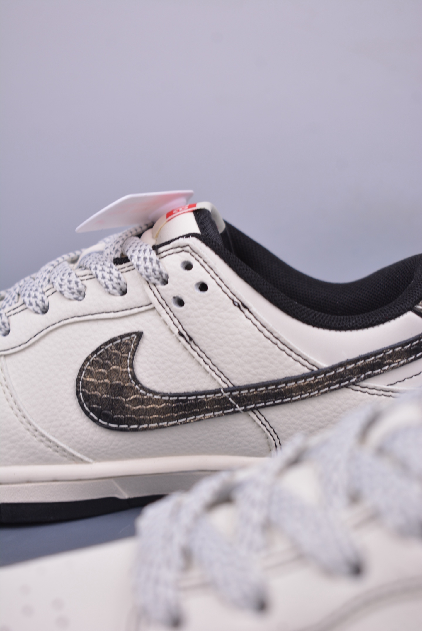 Supreme x Nike SB Dunk Low sneakers Coffee White XF8698-078