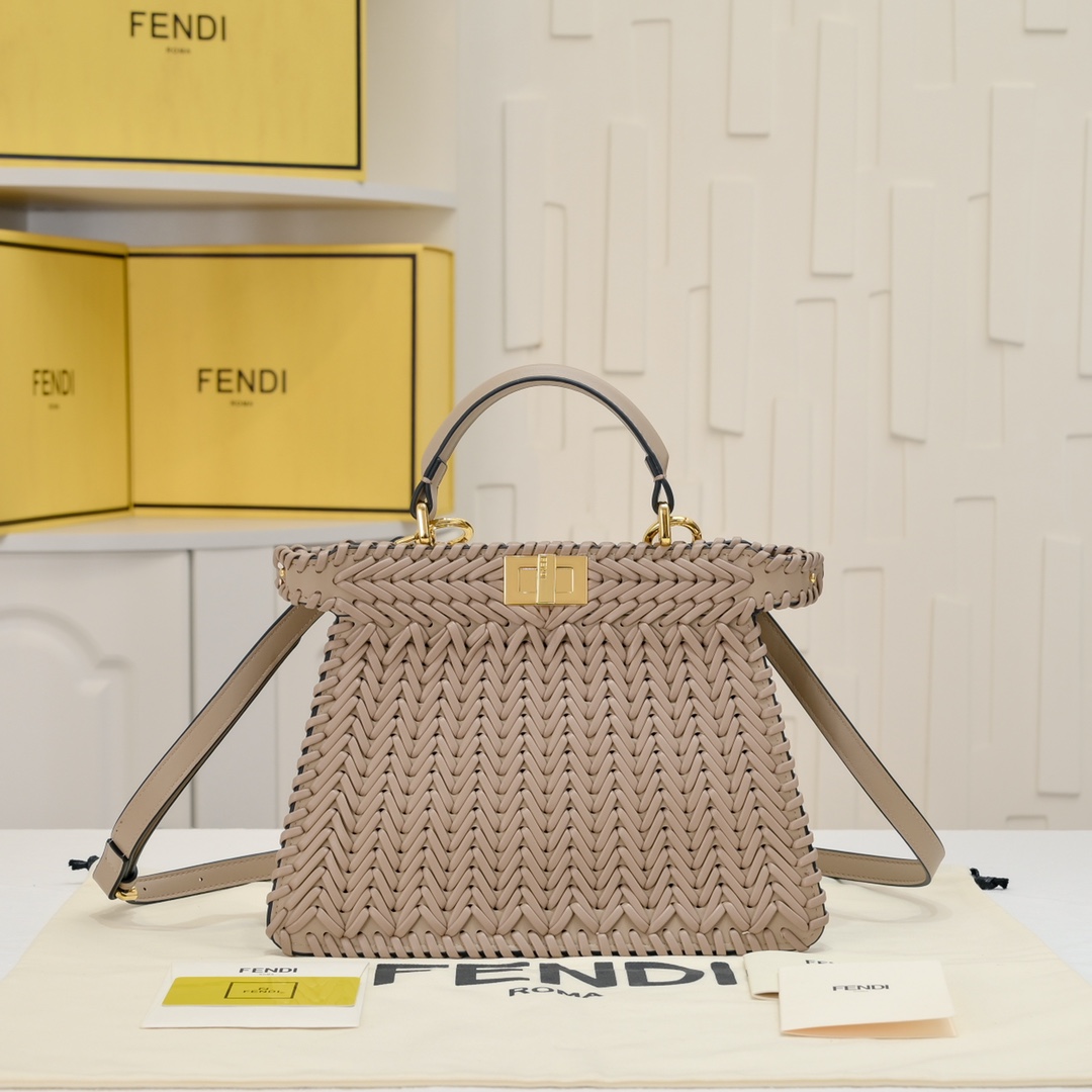 FENDI BAGUETTE Medium Handbag 3318