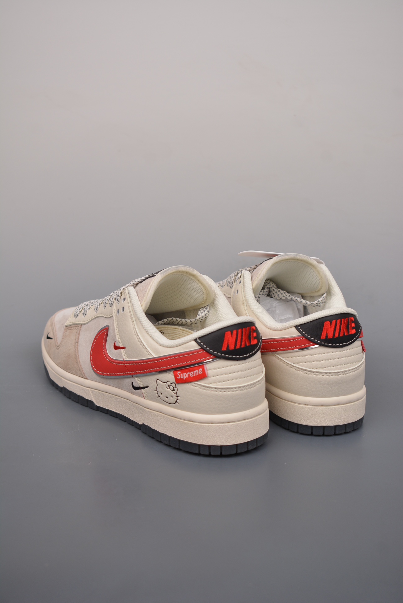 《Hello Kitty》x Nike By You SB Dunk Low RetroHello Kitty And Friends XY1688-018