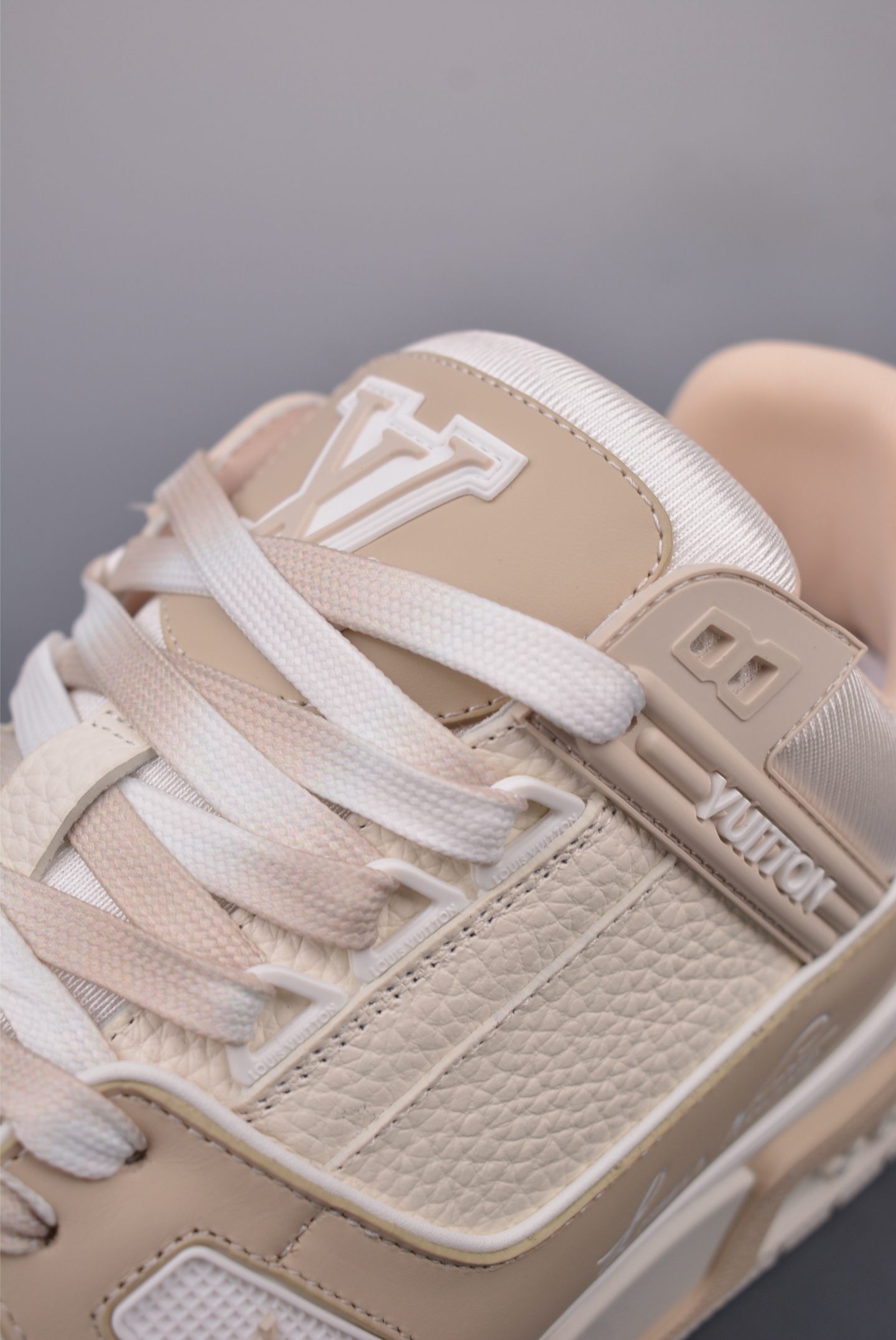 Louis Vuitton Trainer Sneaker Low Off-White