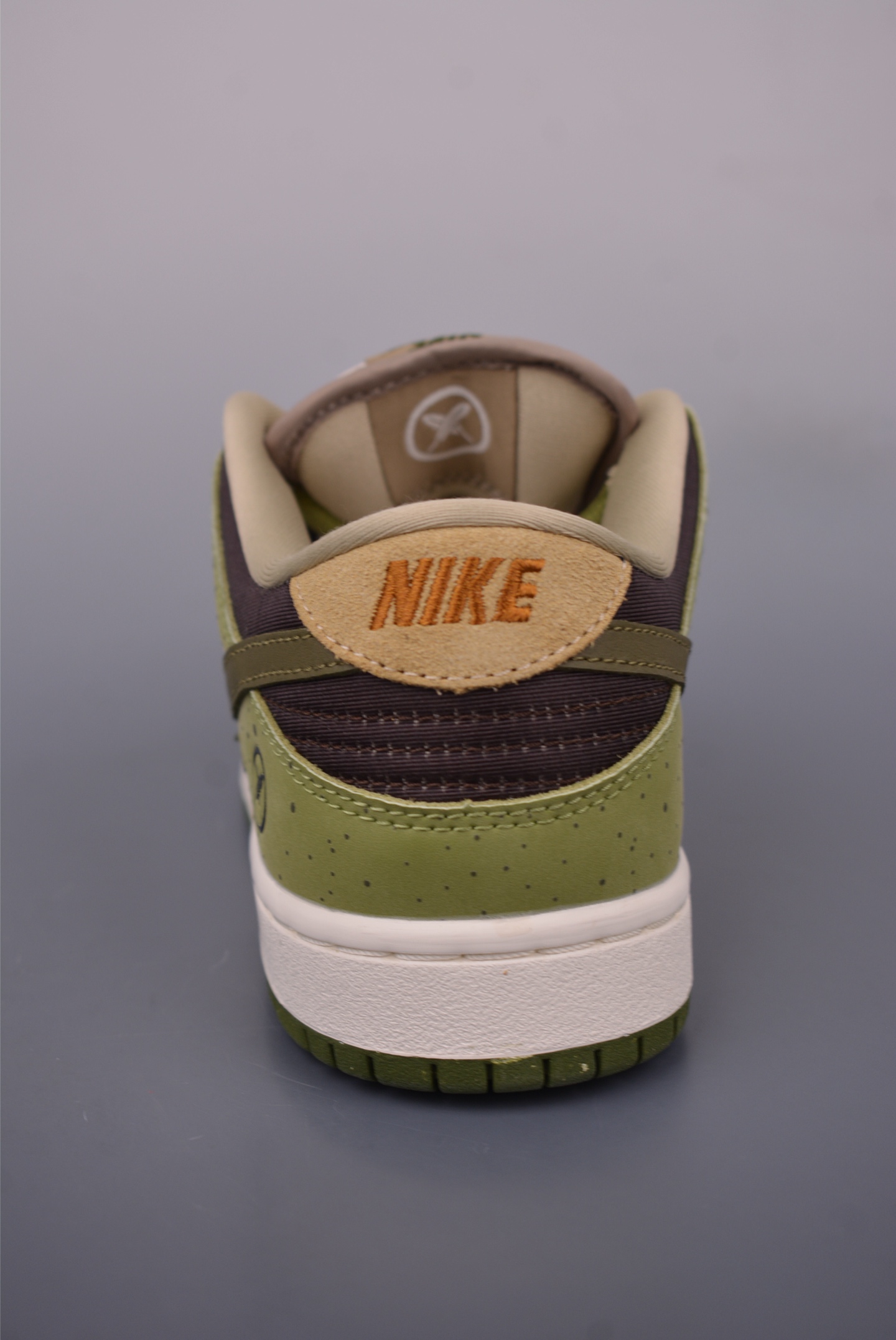 Yuto Horigome x Nike Dunk SB Low “Asparagus”HF8022-300
