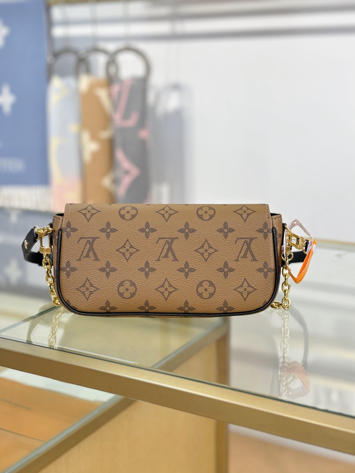 Louis Vuitton WALLET ON CHAIN ​​IVY Handbag M26587