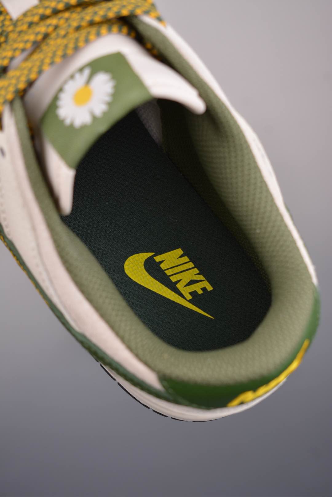 G-Dragon PEACEMINUSONE x Nike SB Dunk Low Dark Green Off-White DJ2024-072