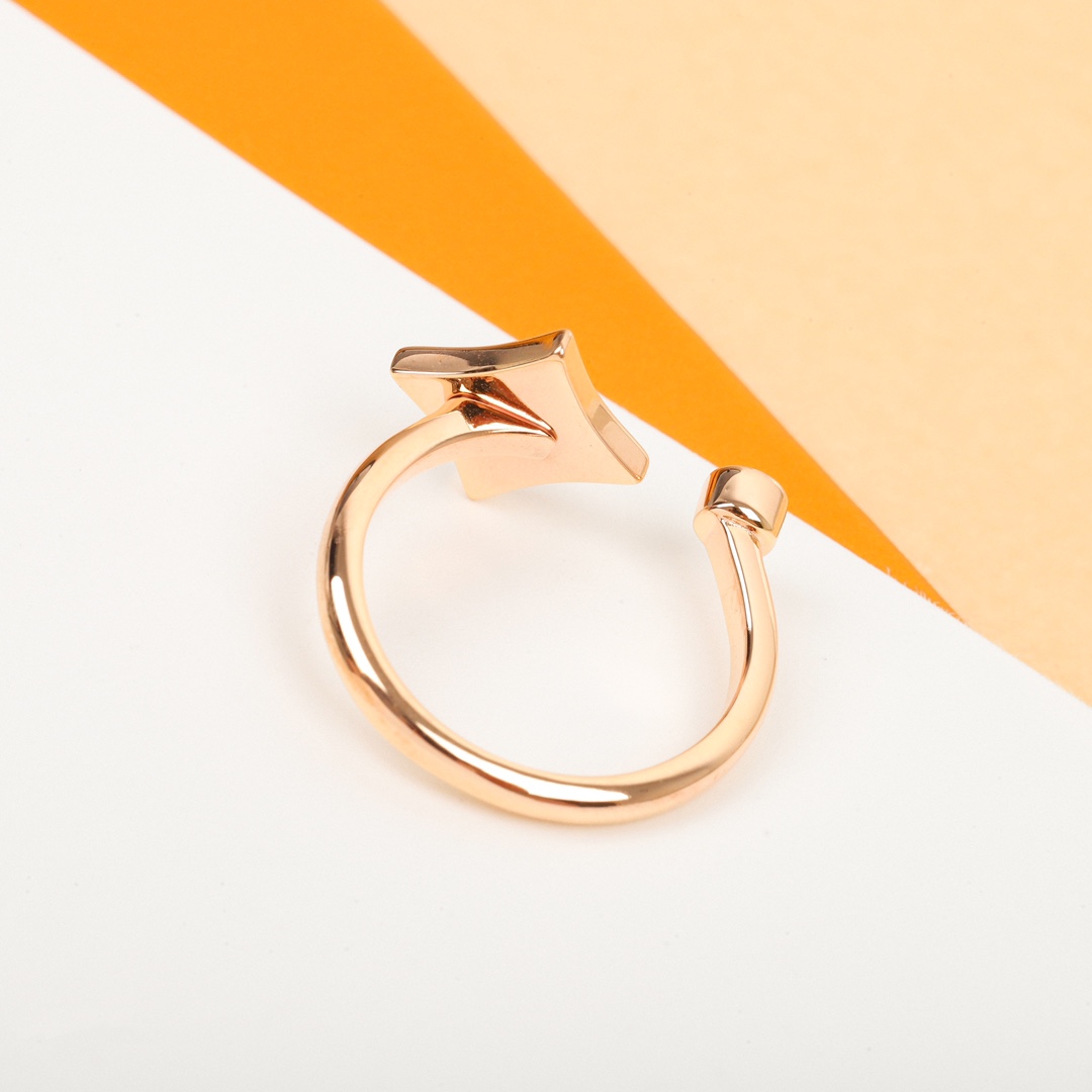 Louis Vuitton Mother-of-pearl Four-leaf Clover Ring