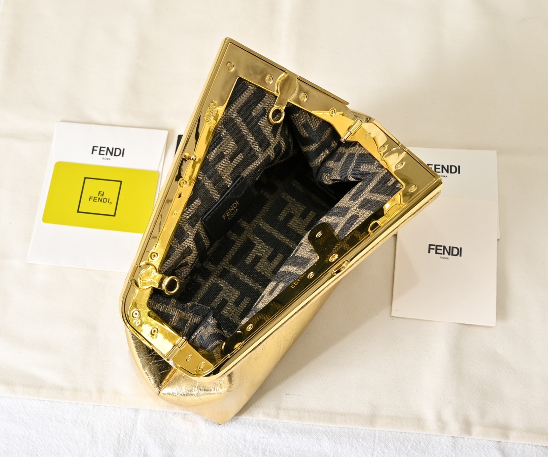 FENDI First Shoulder Bag 80016