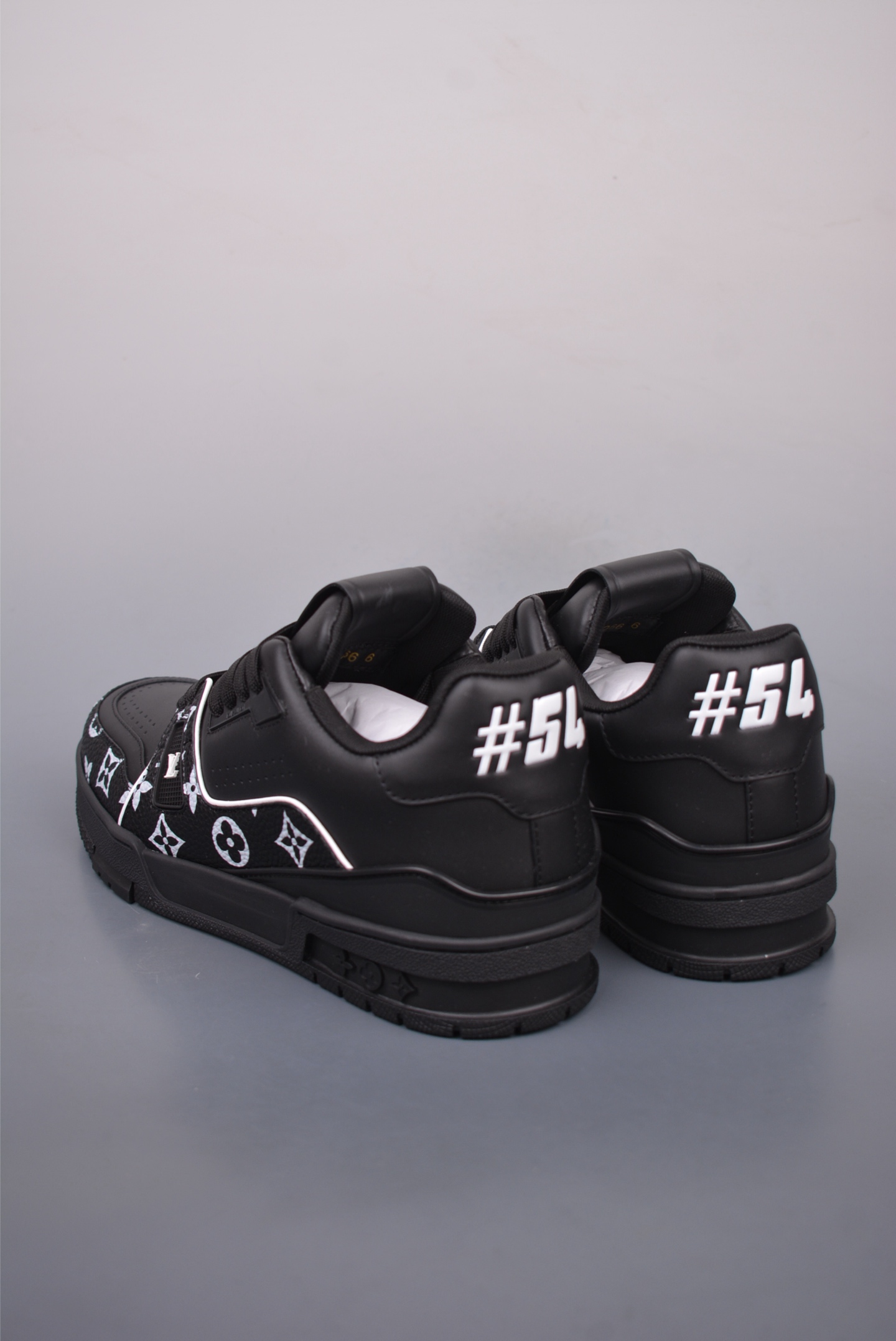Louis Vuitton Trainer Sneaker Low Black and White Print 1AAREW