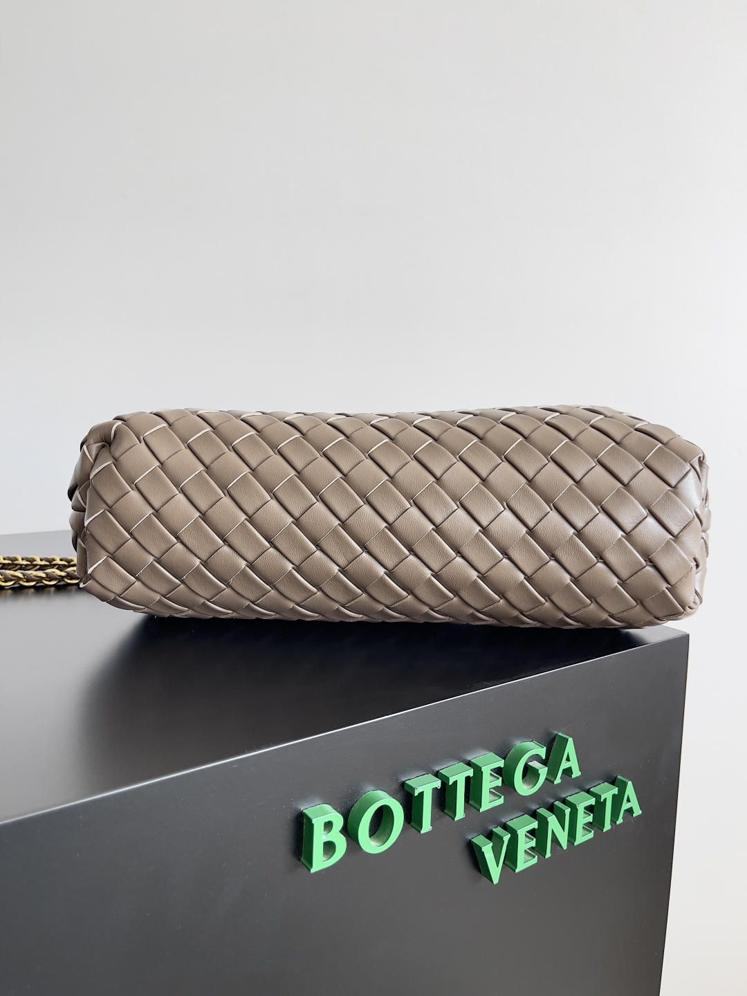Bottega Veneta LAUREN CLUTCH chain clutch bag 785807