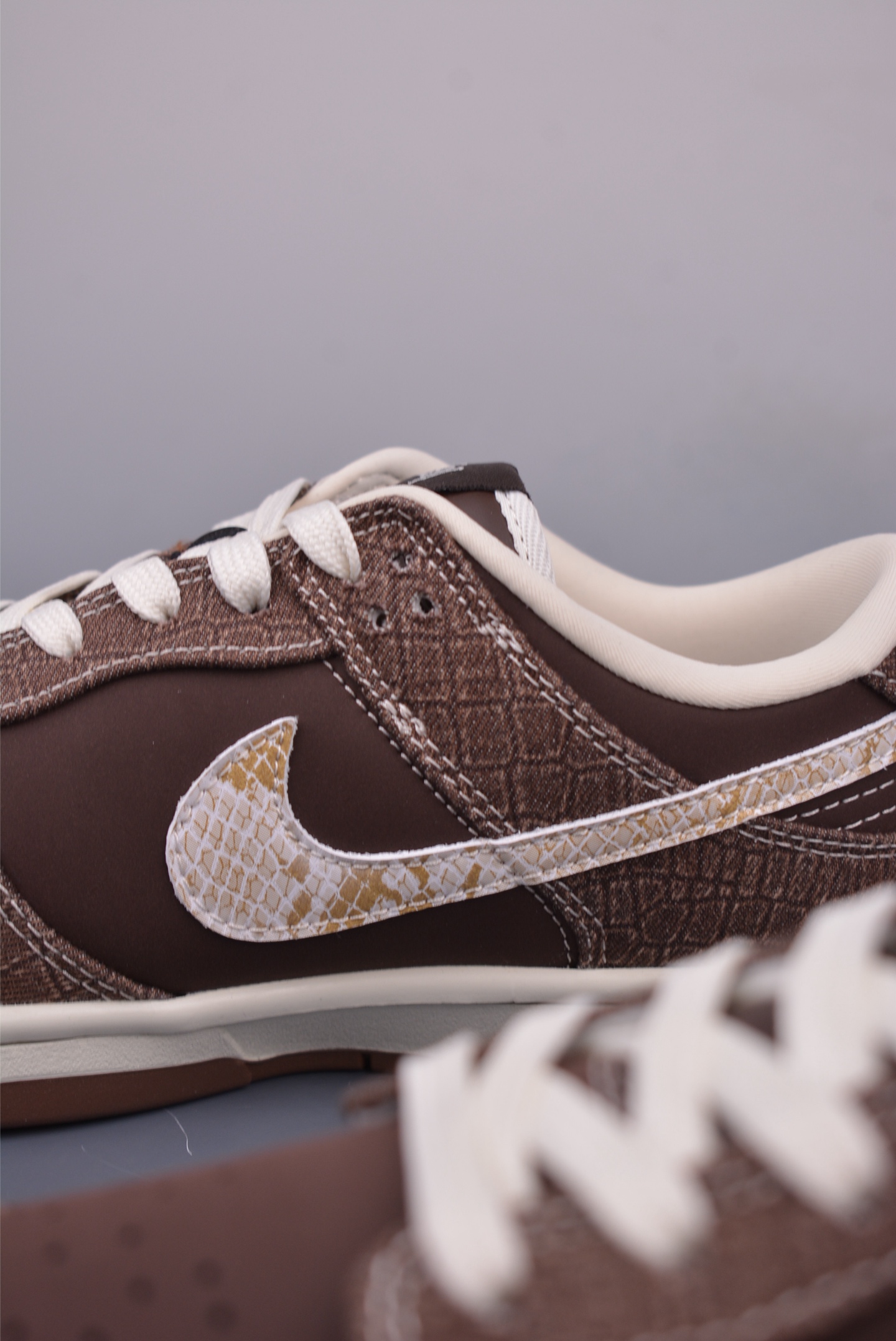 Nike SB Dunk Low sneakers 25 Year of the Snake Limited Edition Snake Denim Brown CH8311-112