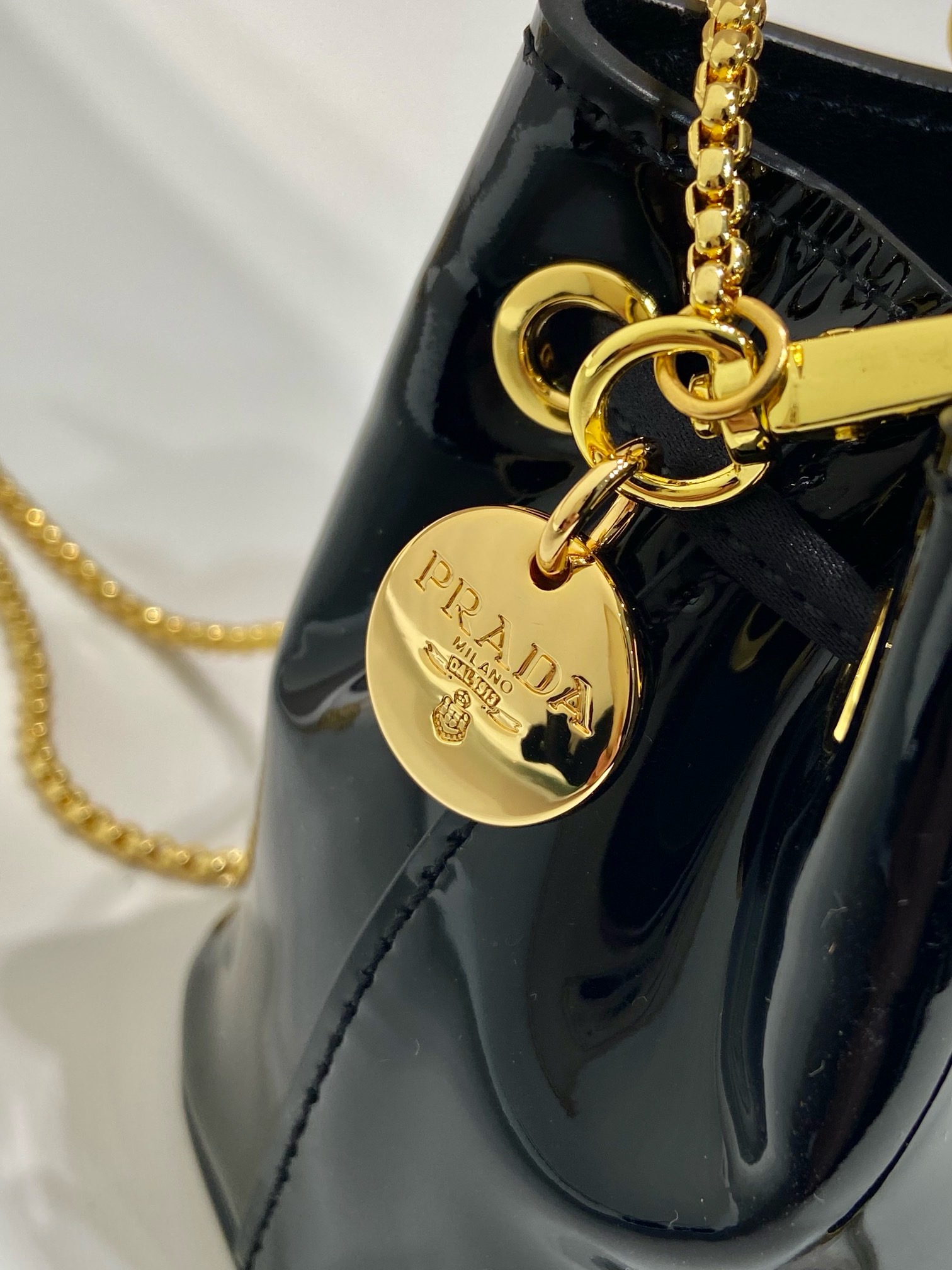 Prada patent leather small bucket 1NR016