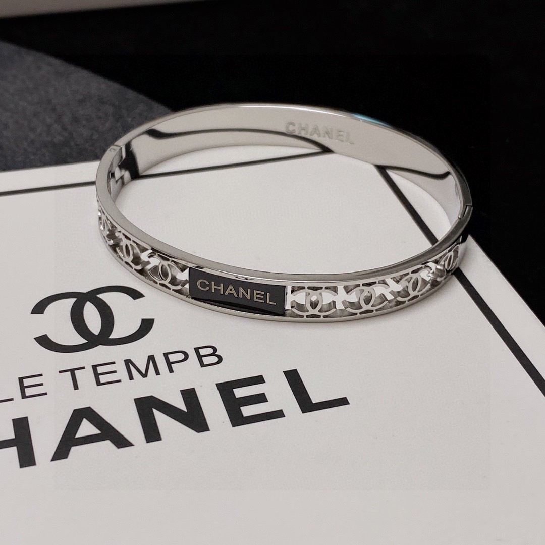 Chanel hollow bracelet