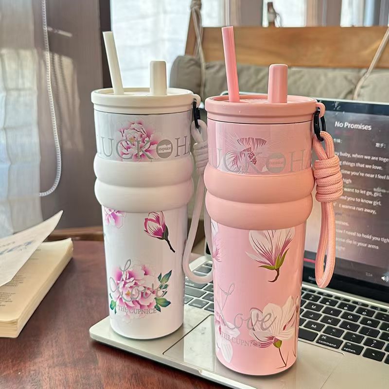 Floral pattern insulated water bottle, large capacity, stainless steel straw cup, perfect for use in the car or office.