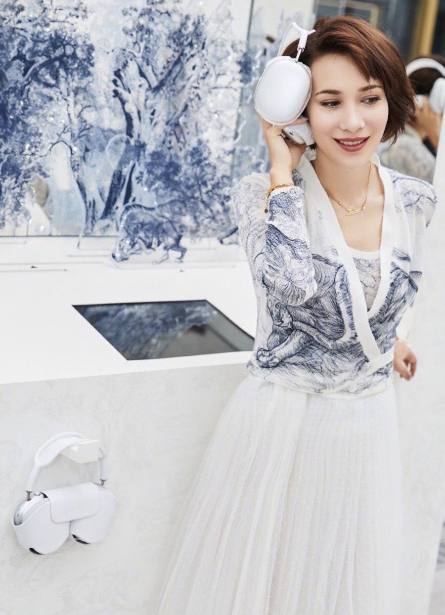 Dior pearl letter necklace