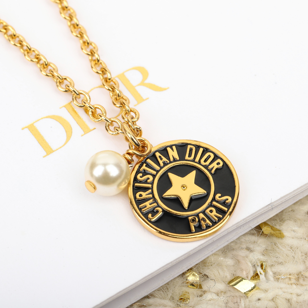 Dior D black round necklace