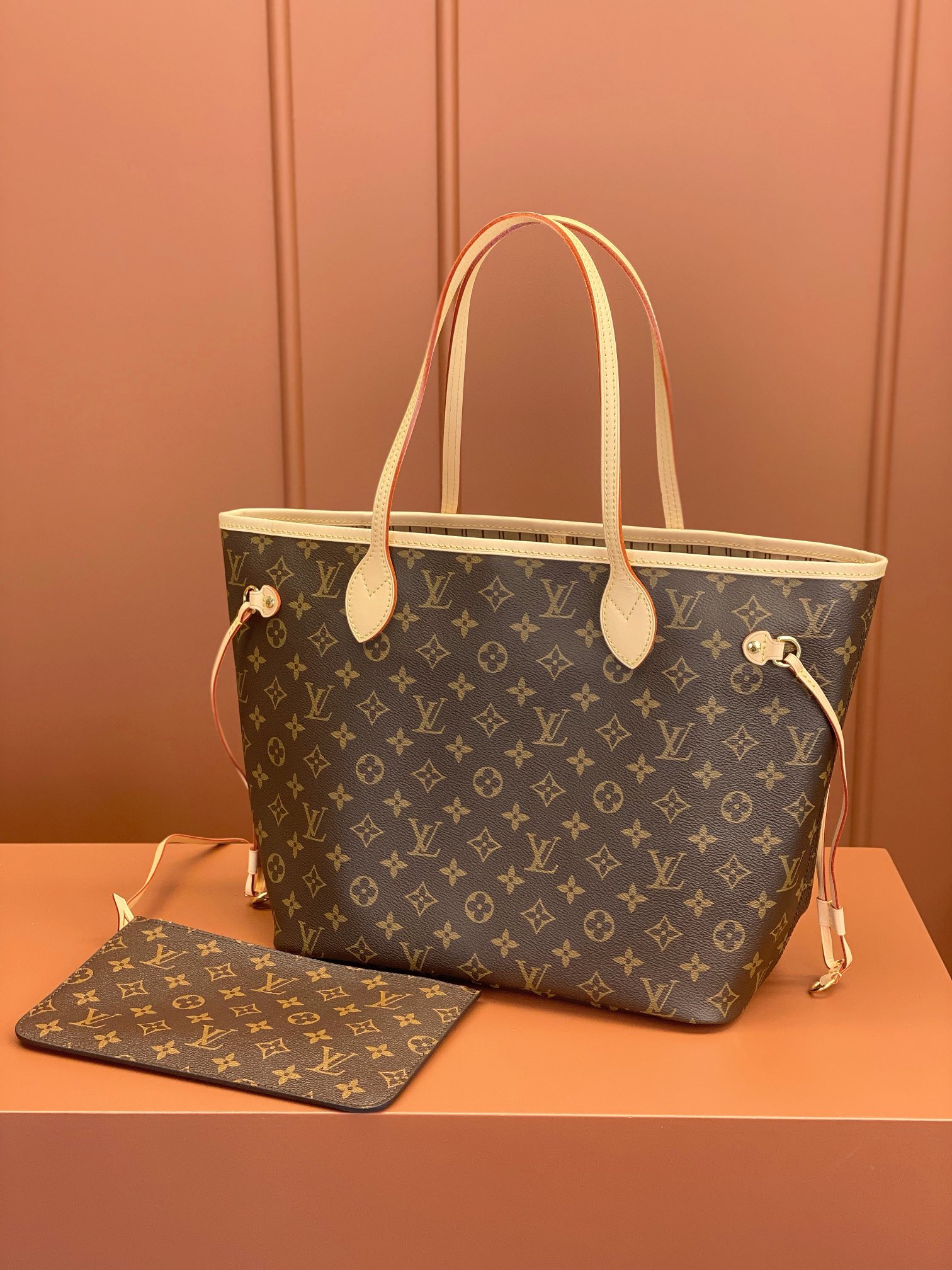Louis Vuitton NEVERFULL Medium Handbag M40995
