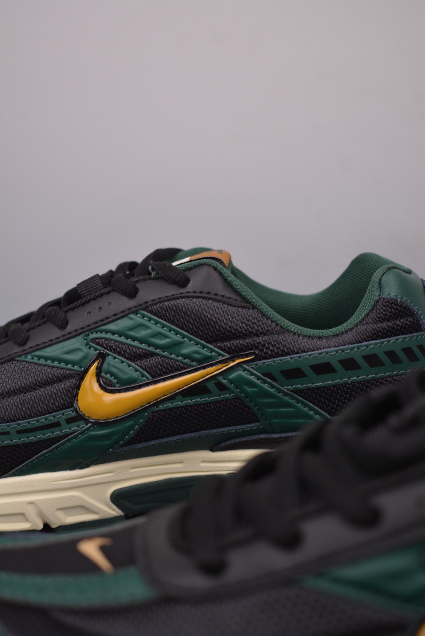 Nike Initiator Running black, green and yellow HQ3611-010