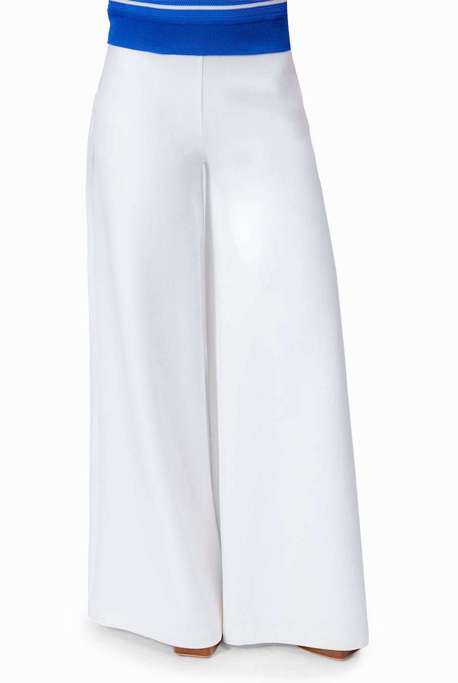 Pantalon liso y pierna amplia