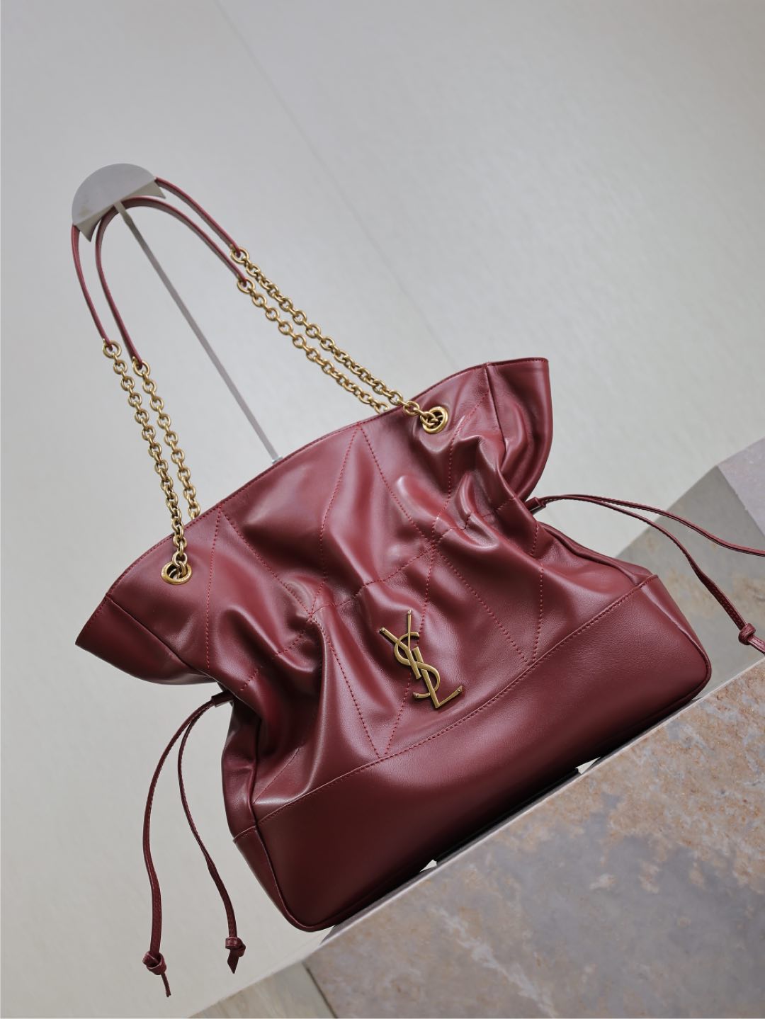 Yves Saint Laurent Jamie 4.3 Large CHON Bucket Bag 809824