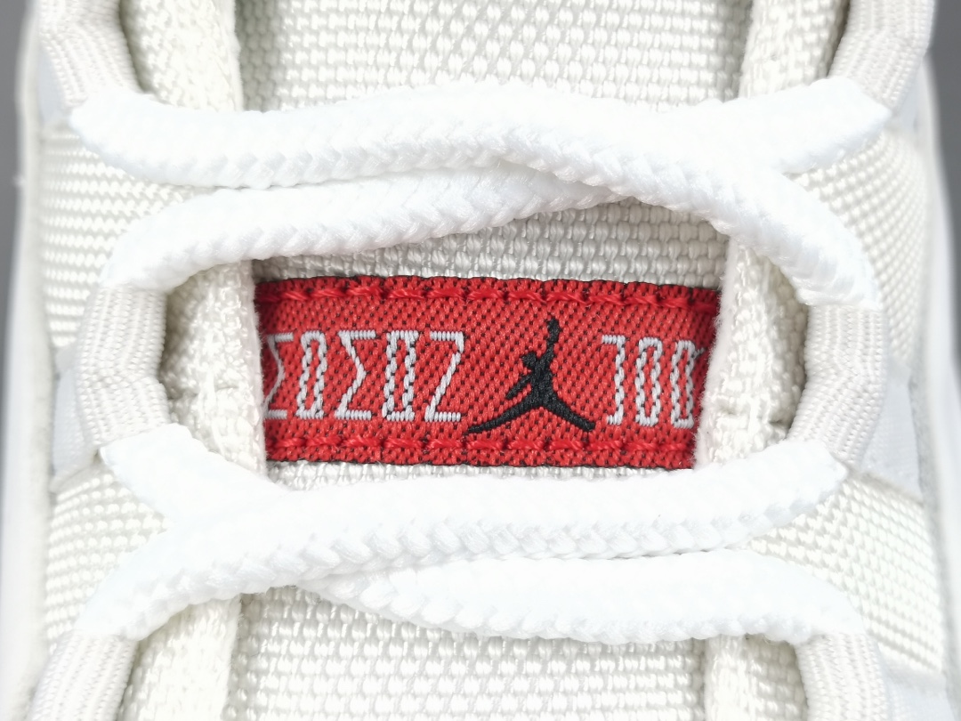 Nike Air Jordan 11 Retro HighPlatinum Tint 378037-016